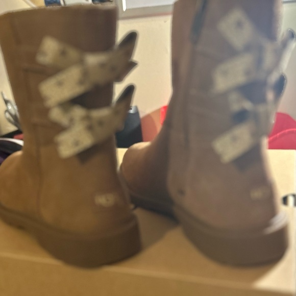 Girls Uggs Size 4 - Picture 4 of 4